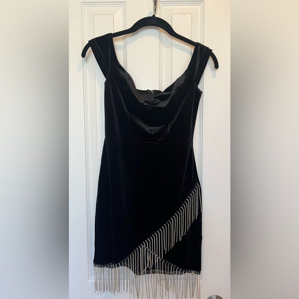 mini black dress w/ rhinestone fringe 🖤 ✨